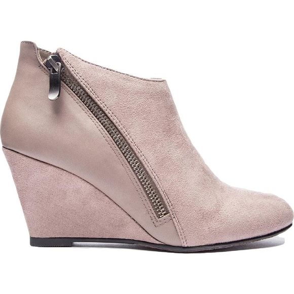 CL by Laundry Womens Viola Taupe Faux Suede Almond Toe Ankle Boots Shoes NWT - Picture 2 of 3